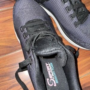 Women’s sketchers sport memory foam